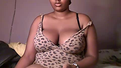 Snapshot of romina_26 chatting on June 2026 03:25:01 AM Romina 26 online show from June 2026 03:25:01 AM