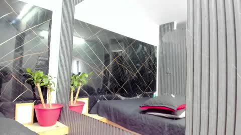 Ronnie 777 online show from March 2025 11:42:02 PM