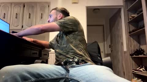 Snapshot of roofguy11 chatting on December 2024 03:33:02 AM roofguy11 online show from December 2024 03:33:02 AM