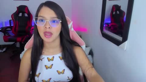  MIA AND PAUL online show from January 2026 03:42:02 AM