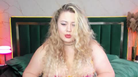 Chloe online show from November 2025 09:08:02 AM