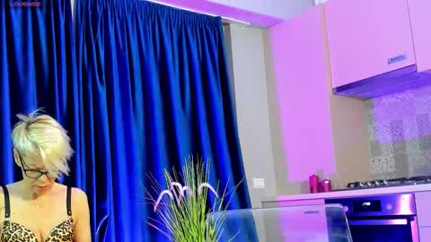 Rose online show from October 2025 04:32:02 AM