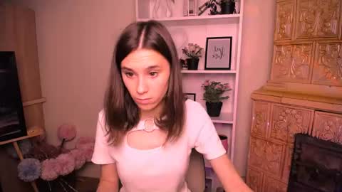 Snapshot of rosalais_ chatting on June 2026 06:44:01 AM Rose online show from June 2026 06:44:01 AM