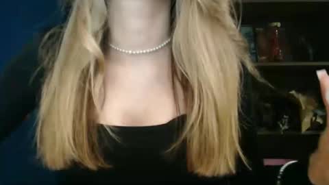 Rosalina online show from November 2025 02:44:01 PM