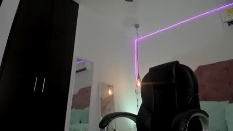 rose__monroe online show from November 2025 08:00:01 PM