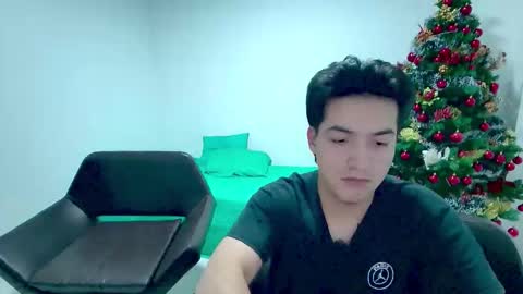 Snapshot of roseandviktor23 chatting on December 2025 02:49:01 AM Rose Sins and Don Viktor online show from December 2025 02:49:01 AM