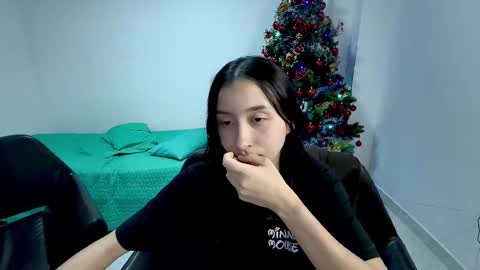 Snapshot of roseandviktor23 chatting on December 2025 02:30:02 AM Rose Sins and Don Viktor online show from December 2025 02:30:02 AM