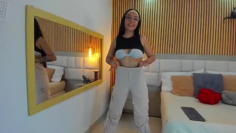 roseaurora online show from November 2025 12:49:02 PM