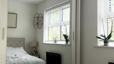 Bella  online show from February 2026 01:29:02 PM