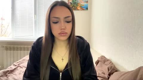 Mimi online show from November 2025 11:22:01 AM