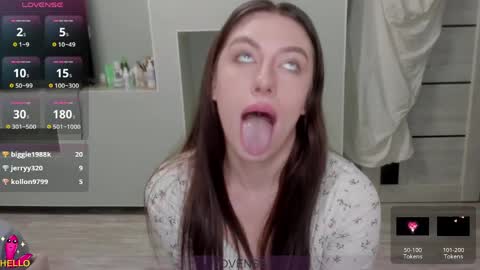 Julia online show from May 2026 07:45:02 PM