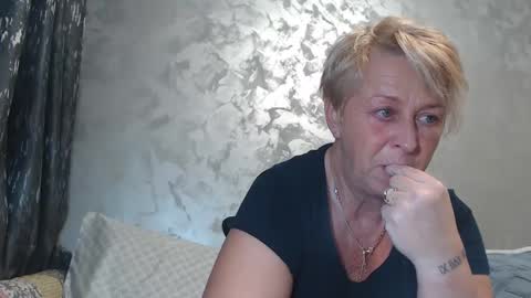 Snapshot of roses_and_lillies chatting on February 2025 03:54:02 PM Lovepinklilly online show from February 2025 03:54:02 PM