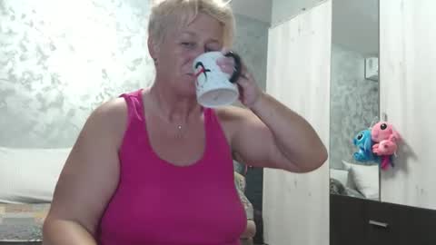 Snapshot of roses_and_lillies chatting on September 2025 08:52:01 PM Lovepinklilly online show from September 2025 08:52:01 PM