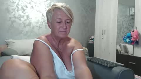 Snapshot of roses_and_lillies chatting on September 2025 05:01:02 PM Lovepinklilly online show from September 2025 05:01:02 PM