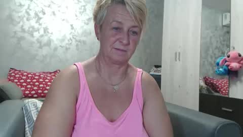 Snapshot of roses_and_lillies chatting on September 2025 05:18:02 PM Lovepinklilly online show from September 2025 05:18:02 PM