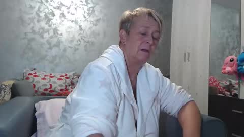 Snapshot of roses_and_lillies chatting on November 2025 05:25:01 PM Lovepinklilly online show from November 2025 05:25:01 PM