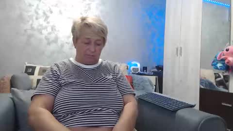 Snapshot of roses_and_lillies chatting on November 2025 06:08:02 PM Lovepinklilly online show from November 2025 06:08:02 PM