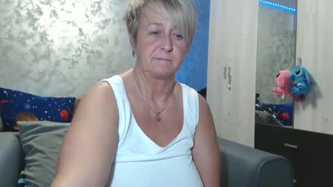 Snapshot of roses_and_lillies chatting on December 2025 06:02:01 PM Lovepinklilly online show from December 2025 06:02:01 PM