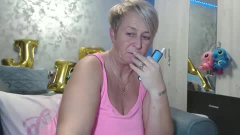 Snapshot of roses_and_lillies chatting on January 2026 05:49:02 PM Lovepinklilly online show from January 2026 05:49:02 PM