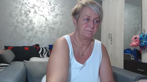 Snapshot of roses_and_lillies chatting on January 2026 06:13:02 PM Lovepinklilly online show from January 2026 06:13:02 PM