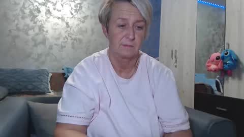 Snapshot of roses_and_lillies chatting on February 2026 06:44:01 PM Lovepinklilly online show from February 2026 06:44:01 PM