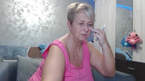 Snapshot of roses_and_lillies chatting on February 2026 06:11:01 PM Lovepinklilly online show from February 2026 06:11:01 PM