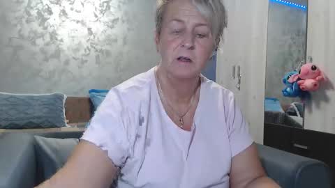 Snapshot of roses_and_lillies chatting on February 2026 06:22:01 PM Lovepinklilly online show from February 2026 06:22:01 PM