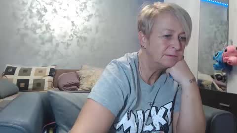 Snapshot of roses_and_lillies chatting on February 2026 06:37:02 PM Lovepinklilly online show from February 2026 06:37:02 PM