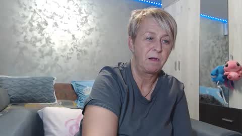 Snapshot of roses_and_lillies chatting on February 2026 04:38:02 PM Lovepinklilly online show from February 2026 04:38:02 PM