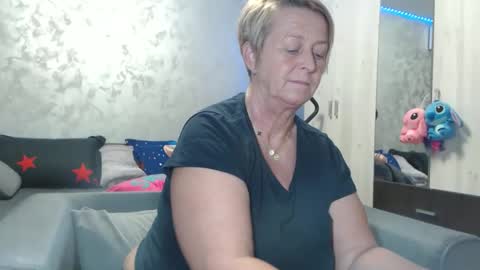 Lovepinklilly online show from March 2026 05:52:02 PM