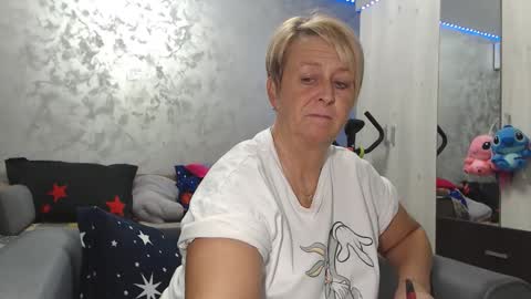 Lovepinklilly online show from April 2026 04:37:02 PM