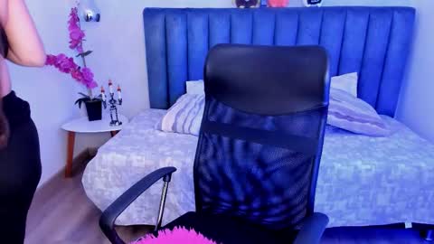 Rose Taylor online show from October 2025 01:45:02 PM