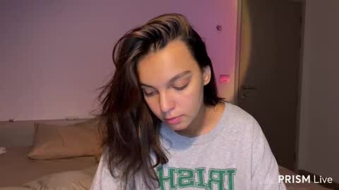 Roshelle online show from December 2025 05:53:01 PM