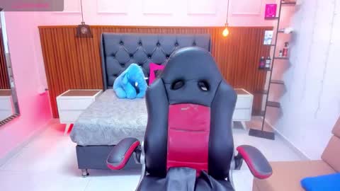 Snapshot of rosie_moss chatting on October 2025 07:22:02 PM ROSSI online show from October 2025 07:22:02 PM