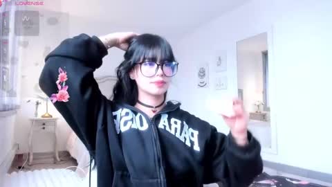 Rosieeee  online show from September 2025 05:35:01 PM