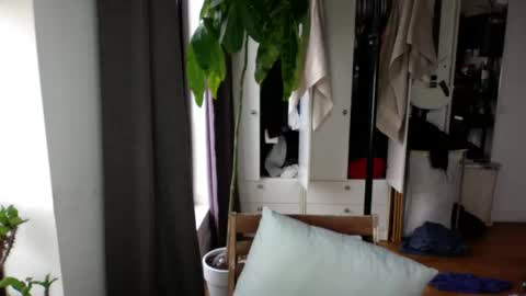 Snapshot of rosscollab chatting on November 2025 12:38:01 PM RossCollab online show from November 2025 12:38:01 PM