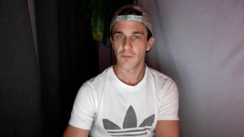 Snapshot of rosscollab chatting on December 2025 12:59:02 AM RossCollab online show from December 2025 12:59:02 AM