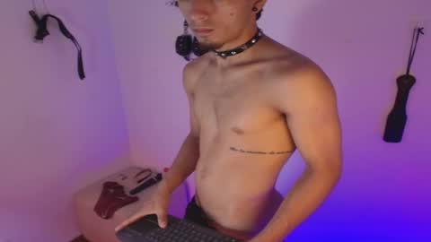 rosse_one online show from November 2025 06:12:01 PM