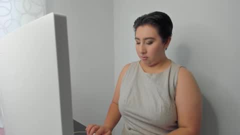 ROSSE DEMOND  online show from February 2026 09:32:02 PM