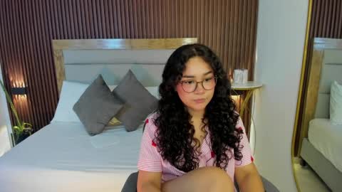 rossie_lanie_ online show from April 2026 07:22:01 PM