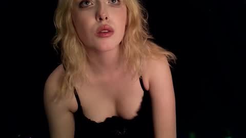 rosy_petal online show from October 2025 11:07:02 AM