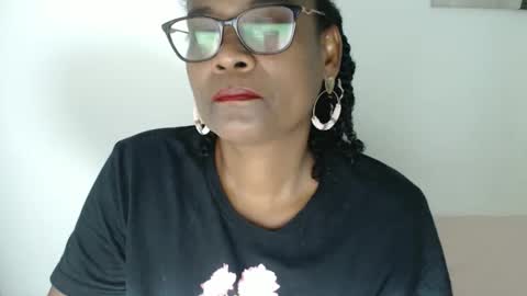 luxa online show from April 2026 07:49:02 PM