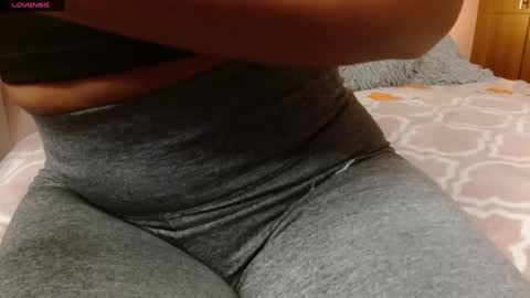 Rouss marie henao  online show from February 2025 02:38:02 AM