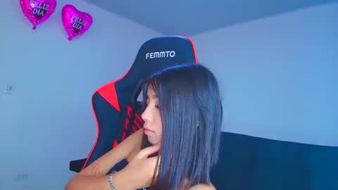 rousse_violet online show from October 2025 09:56:01 PM