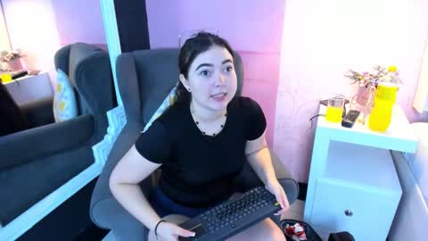 RousseWalker online show from November 2025 07:02:02 PM