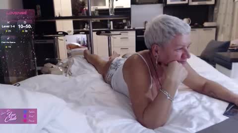 Roxana online show from October 2025 07:37:01 PM