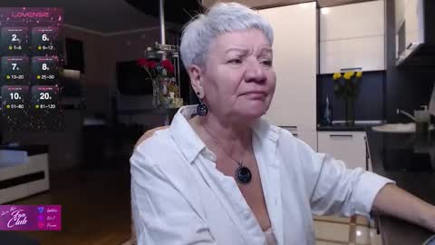 Roxana online show from November 2025 01:32:02 PM