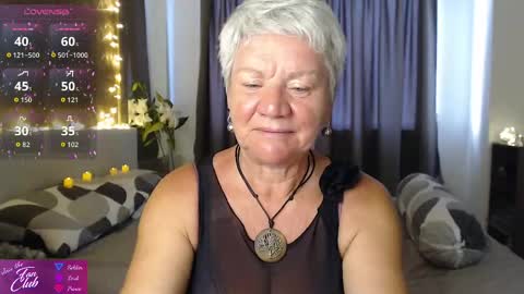 Snapshot of roxana_brooks chatting on April 2026 01:21:02 AM Roxana online show from April 2026 01:21:02 AM