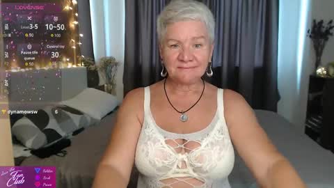 Snapshot of roxana_brooks chatting on May 2026 02:52:01 AM Roxana online show from May 2026 02:52:01 AM