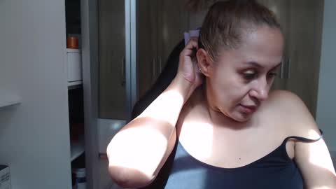 Roxana online show from January 2025 06:56:01 PM